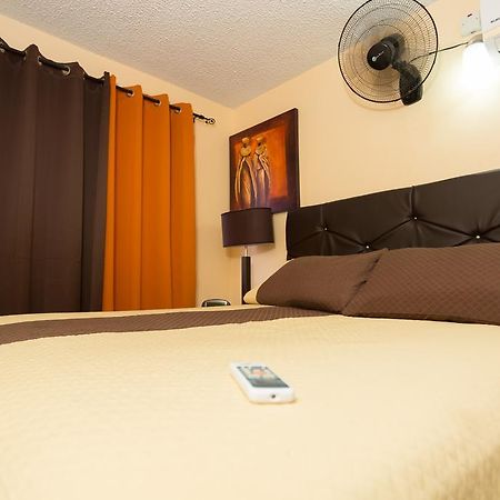 Cozy Accommodations Кінгстон Екстер'єр фото