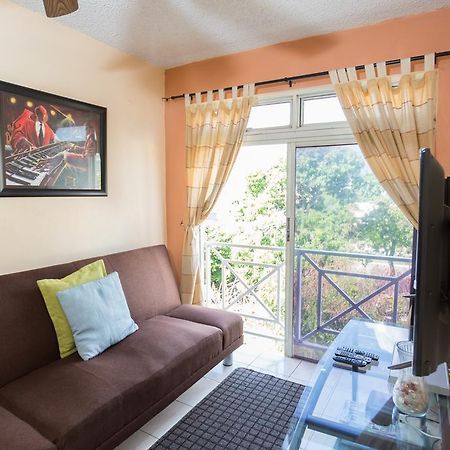 Cozy Accommodations Кінгстон Екстер'єр фото