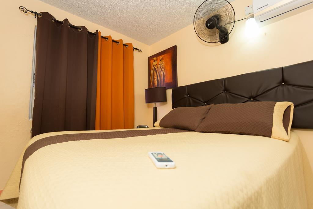 Cozy Accommodations Кінгстон Екстер'єр фото