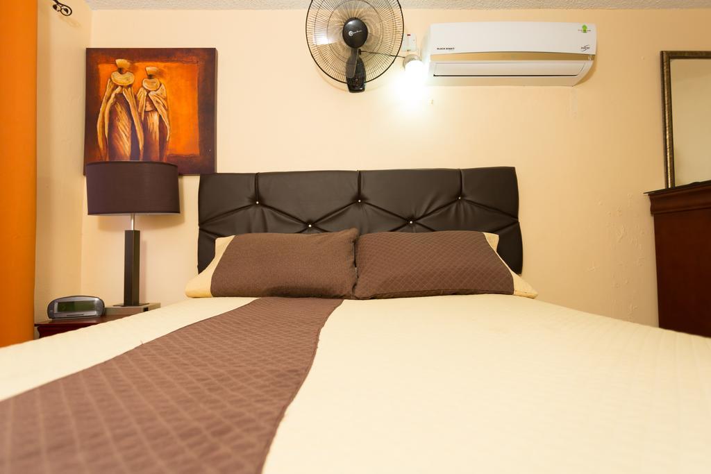 Cozy Accommodations Кінгстон Екстер'єр фото