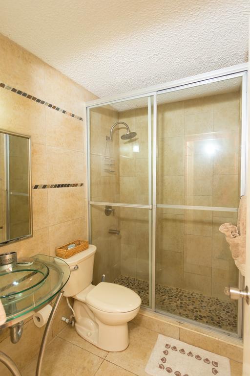 Cozy Accommodations Кінгстон Екстер'єр фото