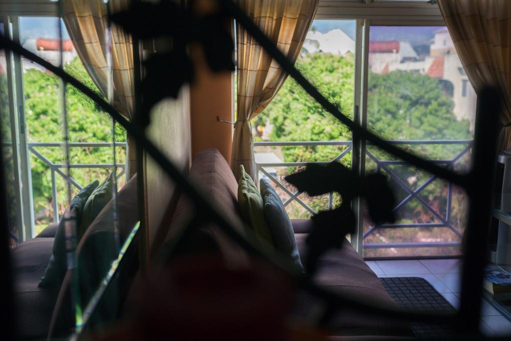 Cozy Accommodations Кінгстон Екстер'єр фото
